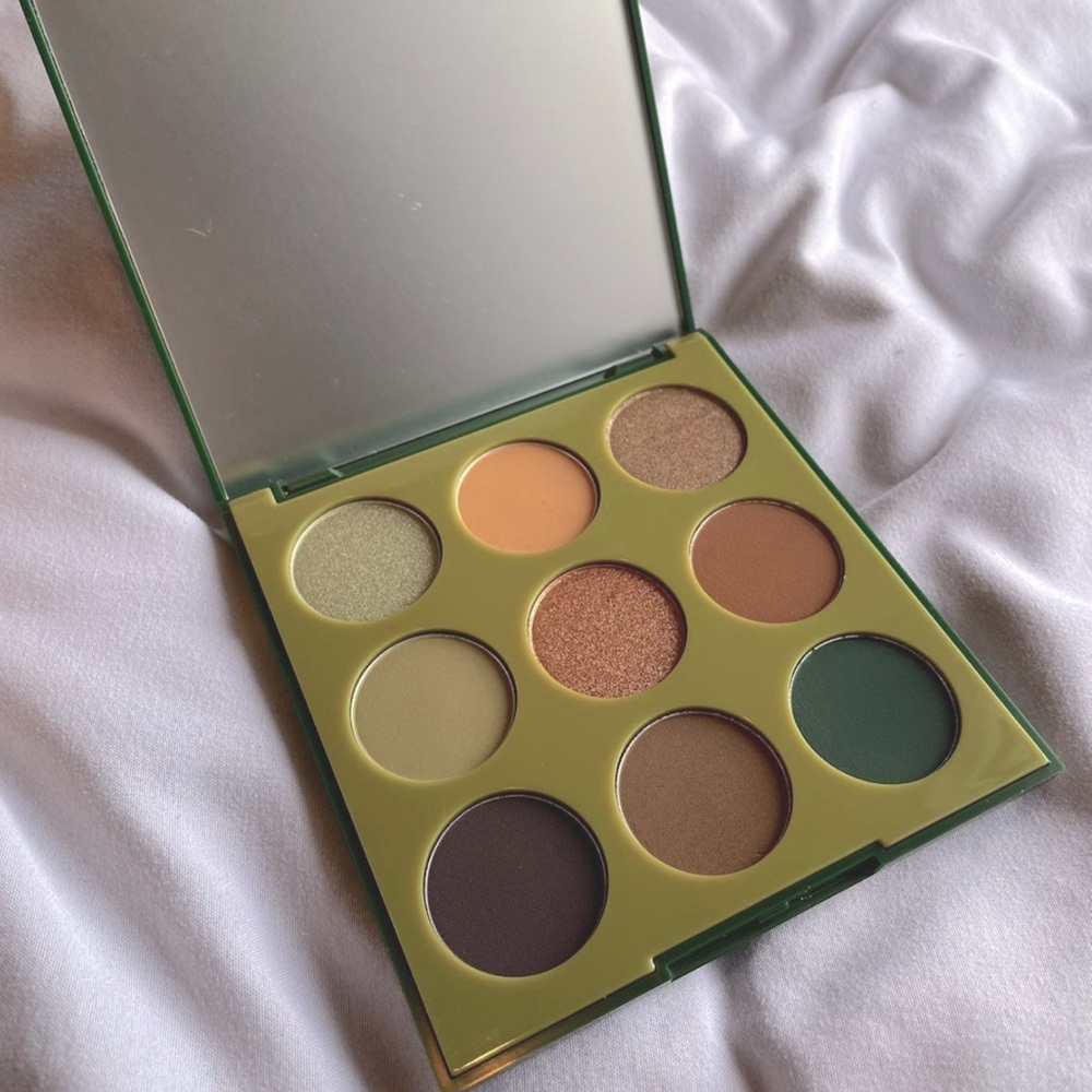 ✨💚 Morphe 9K Khaki Calling Palette✨💚